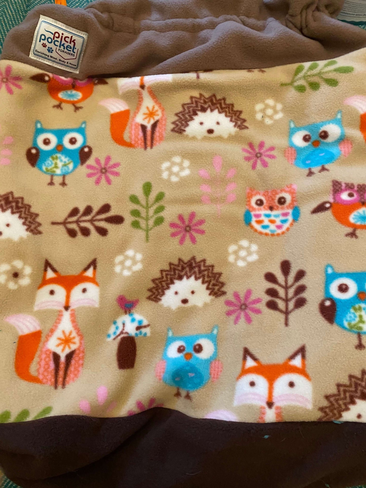 PLEASE EMAIL FOR SMALL SIZE BAG Our PickPocket foraging bag is a fantastic addition to our range. Simply fill the pockets inside the bag with treats and let the foraging begin! If you want to add complexity to the foraging environment, add a Caterpillar,