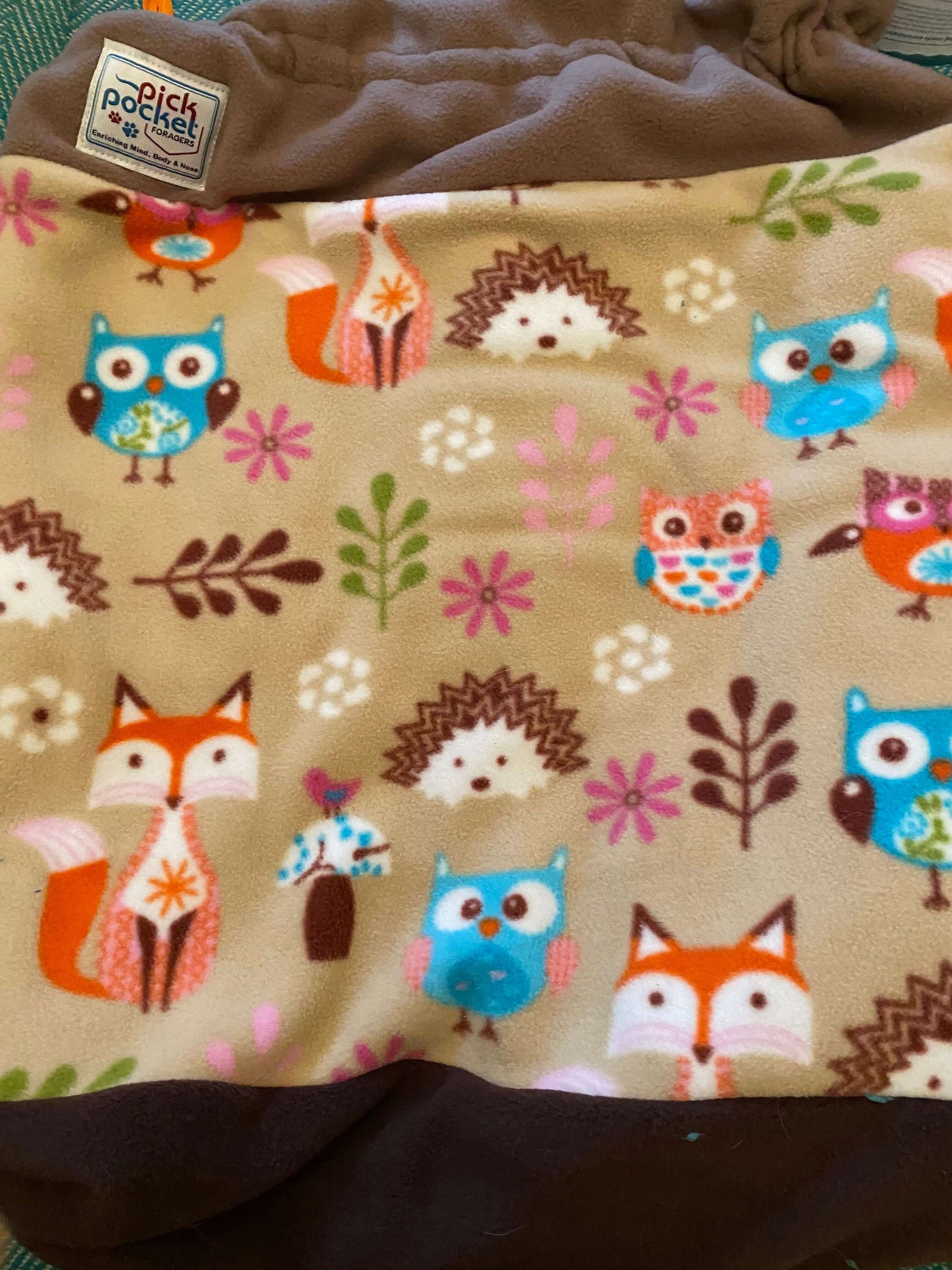 PLEASE EMAIL FOR SMALL SIZE BAG Our PickPocket foraging bag is a fantastic addition to our range. Simply fill the pockets inside the bag with treats and let the foraging begin! If you want to add complexity to the foraging environment, add a Caterpillar,