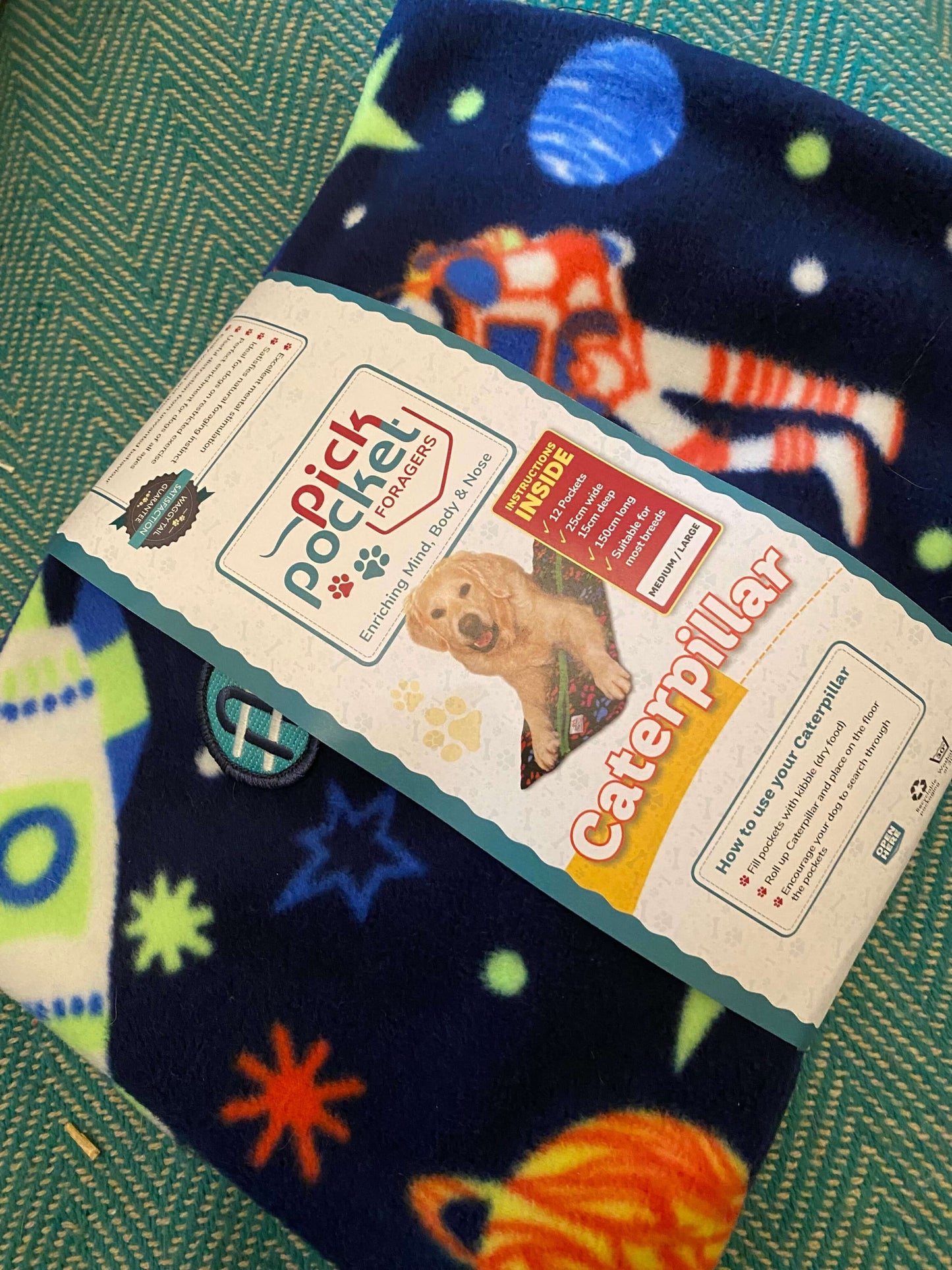 PickPocket Foragers are fully washable/tumble dryable fleece feeders in which dogs hunt for treats inside pockets. They are simple to use, easy to launder and bring all the benefits of foraging into your dog’s home. The PickPocket foraging kit includes a