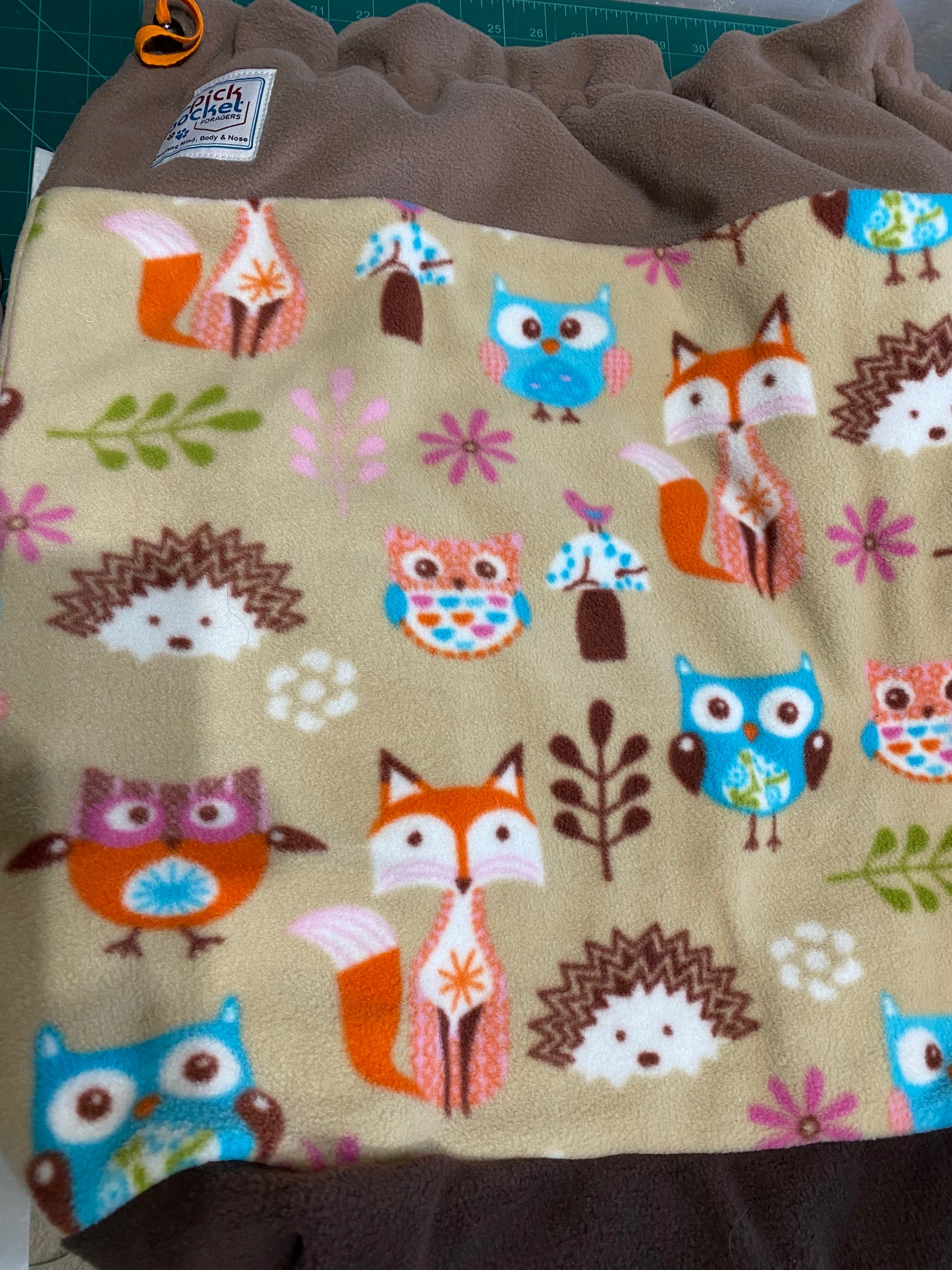 PLEASE EMAIL FOR SMALL SIZE BAG Our PickPocket foraging bag is a fantastic addition to our range. Simply fill the pockets inside the bag with treats and let the foraging begin! If you want to add complexity to the foraging environment, add a Caterpillar,