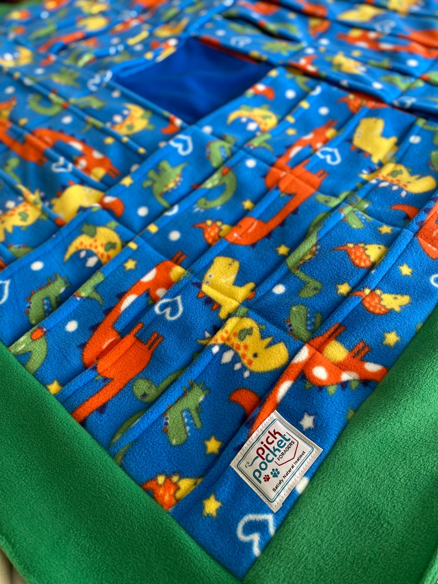 Picnic foraging blanket